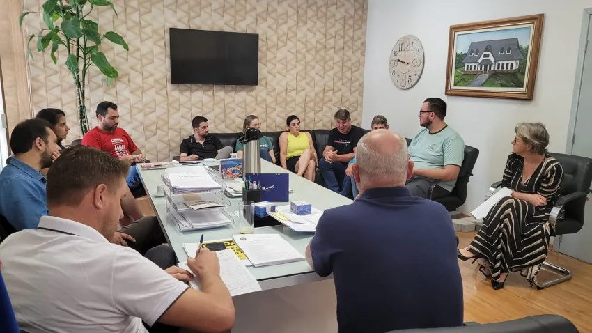 Prefeitura de Dom Feliciano se reúne com entidades para tratar sobre estiagem no município