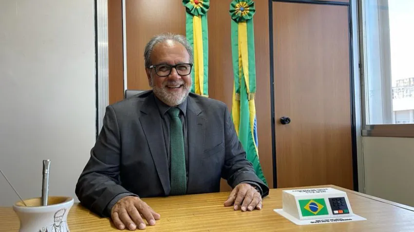 “Eu entrei na eleição para aprender”, diz deputado Gustavo Victorino sobre seu primeiro mandato