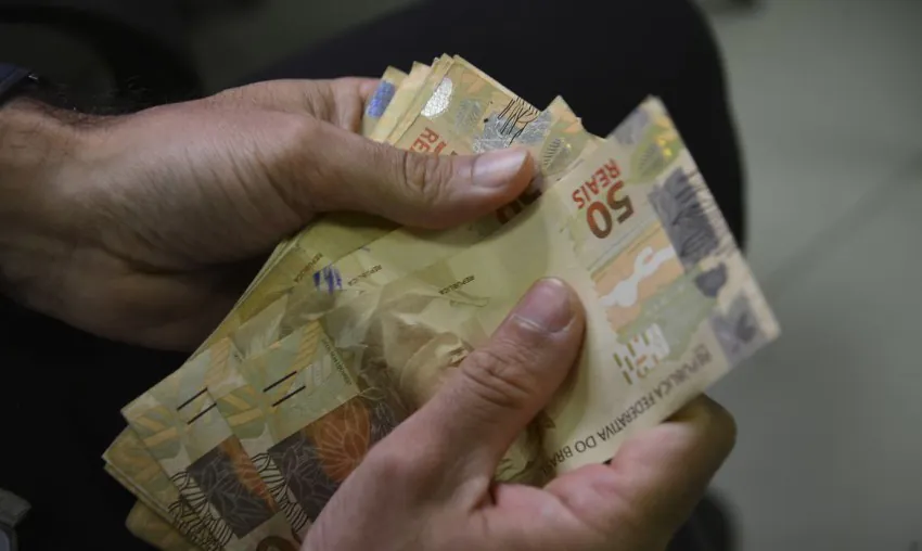 Lula confirma reajuste ao salário mínimo, que passa para R$ 1.320