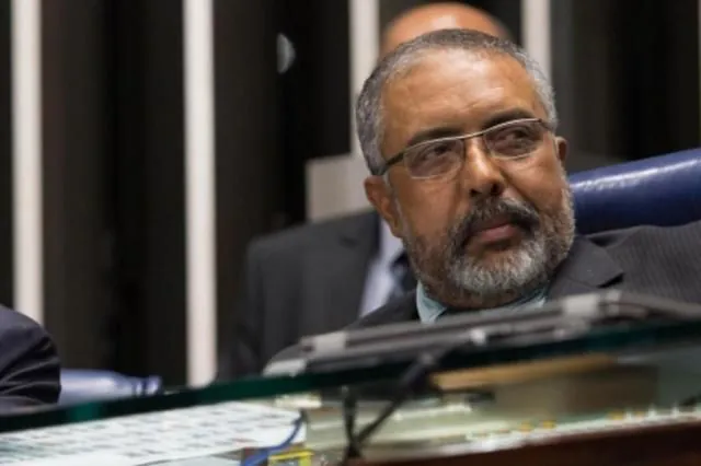 Paulo Paim define saída do PT em reunião nesta segunda-feira