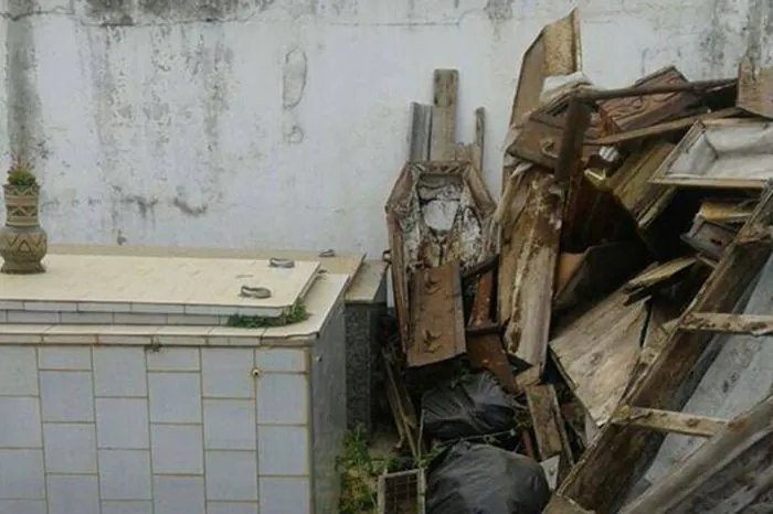 Caixões são flagrados abertos em cemitério de Camaquã