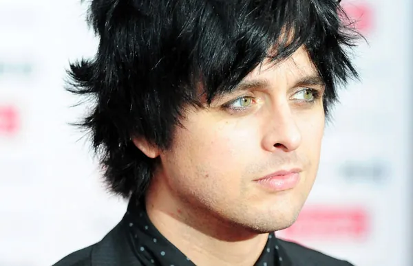Vocalista é internado e Green Day cancela show