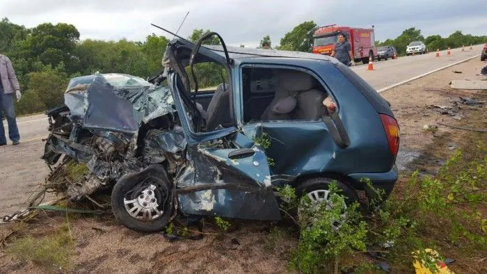 Casal morre após acidente na BR-116 na Zona Sul