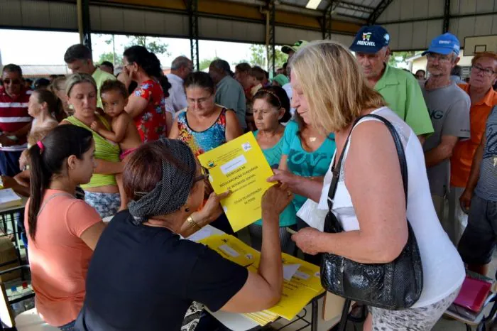 Prefeitura entrega Legitimação de Posse aos moradores do bairro Getúlio Vargas