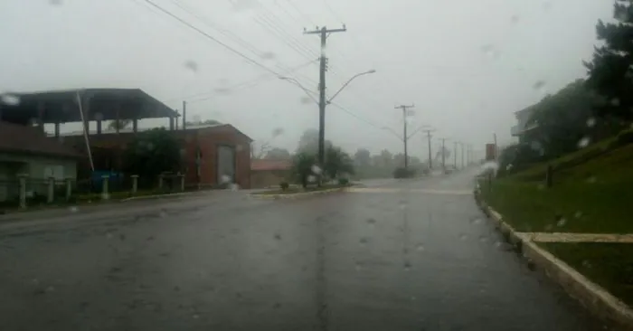 Quinta-feira segue com chuva na maior parte do RS