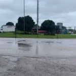 Imagem mostra entrada de Camaquã em um dia de chuva