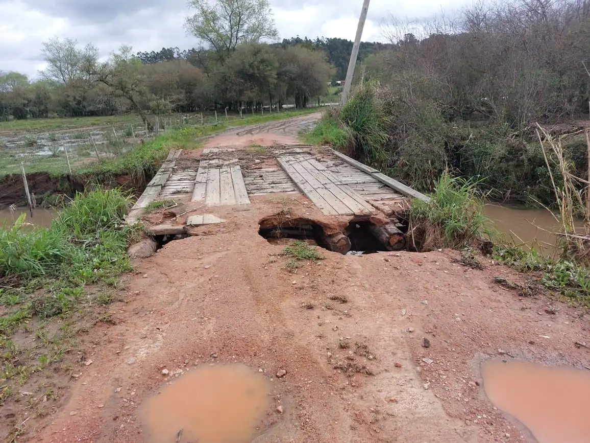 Saiba quais pontos apresentam bloqueios de estradas no interior de Camaquã