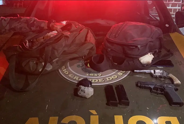 Fotos: polícia prende trio envolvido em assalto a agência em Amaral Ferrador