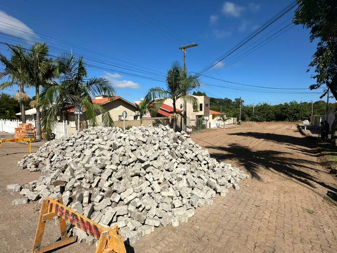 Inicia obra de calçamento em rua do Jardim do Forte em Camaquã