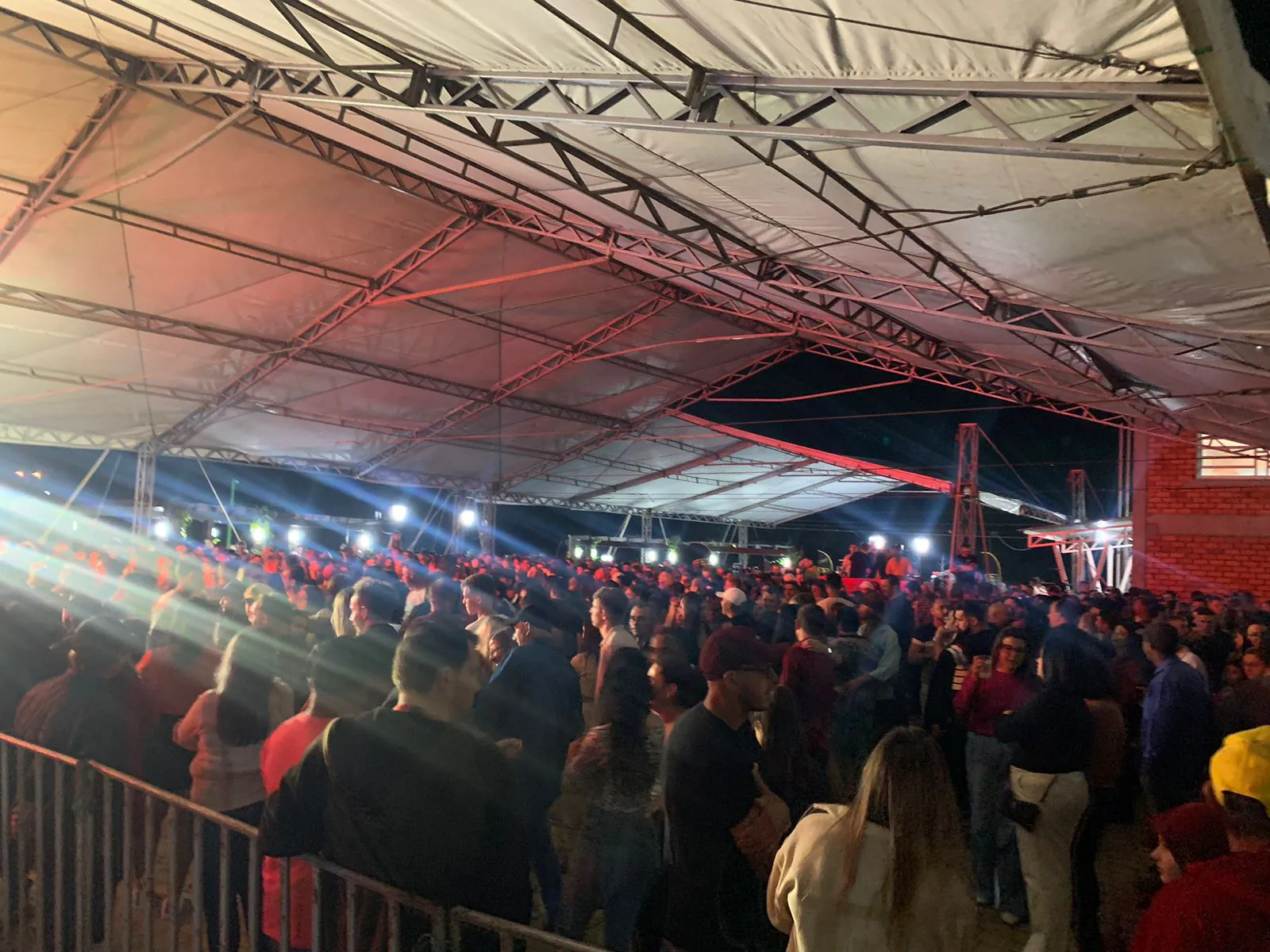 Primeira noite de Expo Dom Feliciano reúne grande público