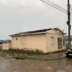 Camaquã: acidentes em telhados deixam feridos após temporal