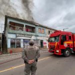 Incêndio atinge prédio no centro de Camaquã