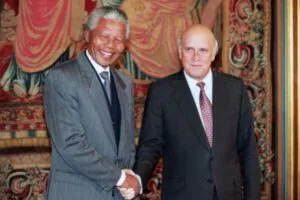 Nelson Mandela e F.W. de Klerk foram os ex-presidentes que iniciaram a democratização da África do Sul. Foto: Reprodução/Internet