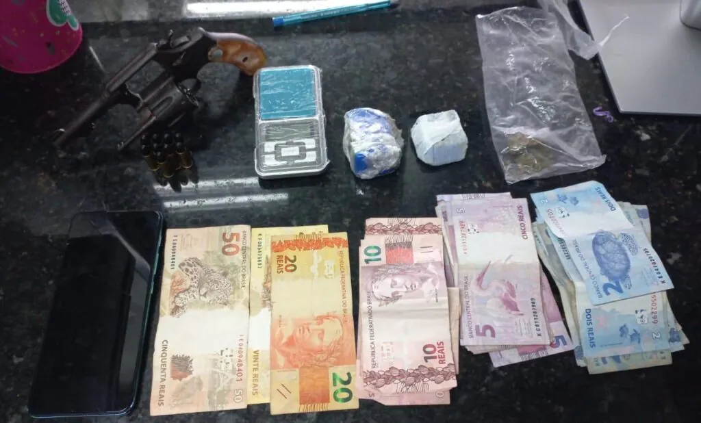 Homem é preso por tráfico de drogas e posse irregular de arma de fogo em Camaquã