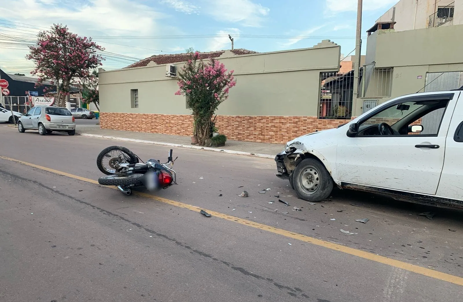 Colisão entre moto e camionete deixa motociclista ferido em Camaquã