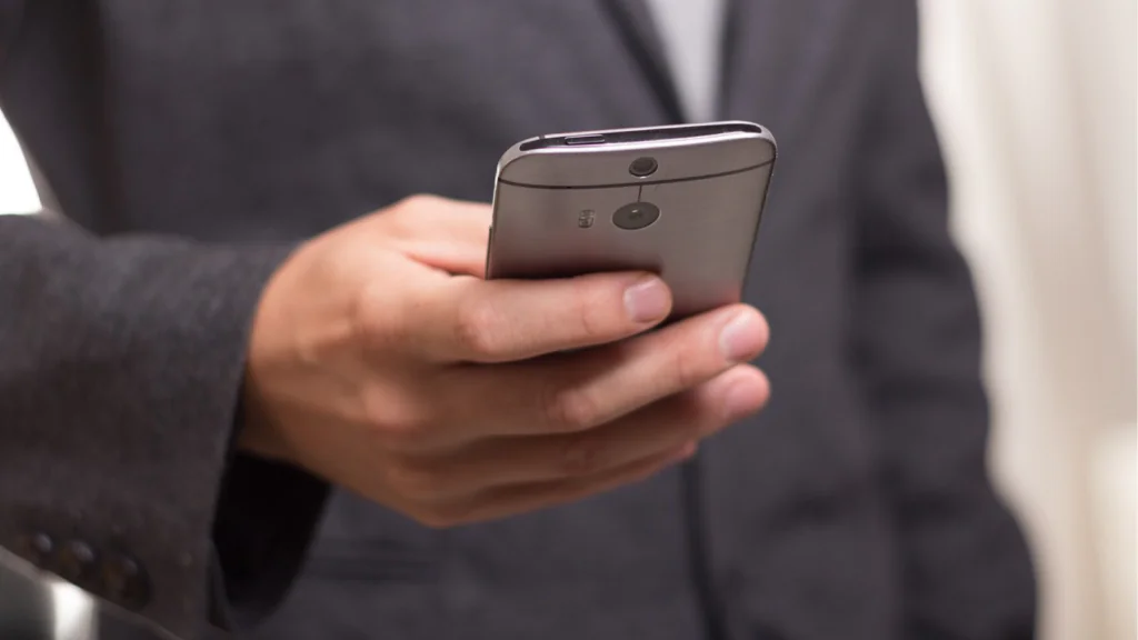 Whatsapp - Hoje na história - 03 de abril - A primeira ligação de celular