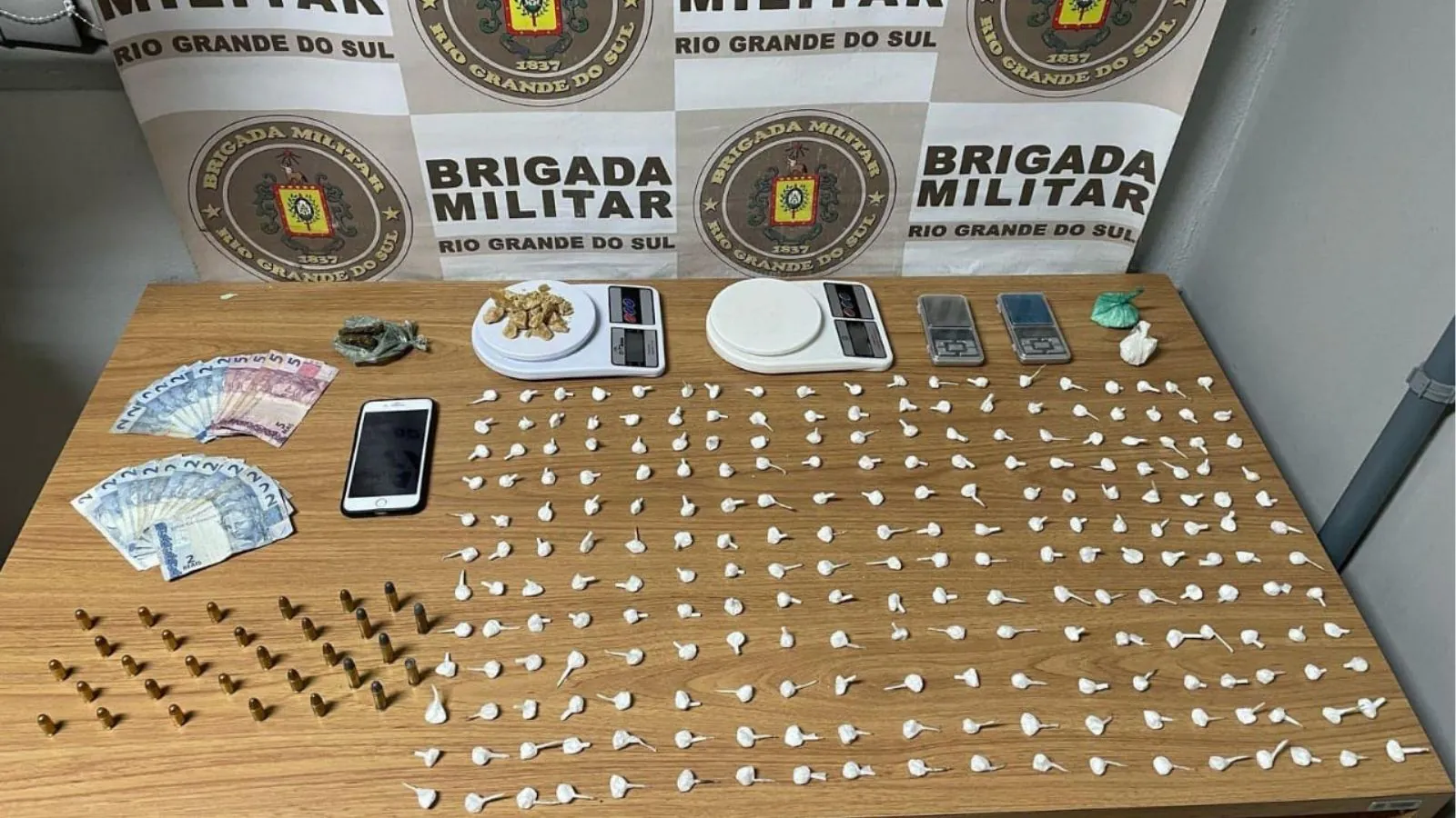 São Lourenço do Sul: BM prende traficante com munições e drogas