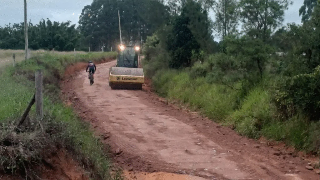 Prefeitura de Camaquã realiza mutirão de encascalhamento no interior