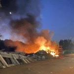 Fumaça preta causada por queima irregular de lixo assusta moradores em Camaquã