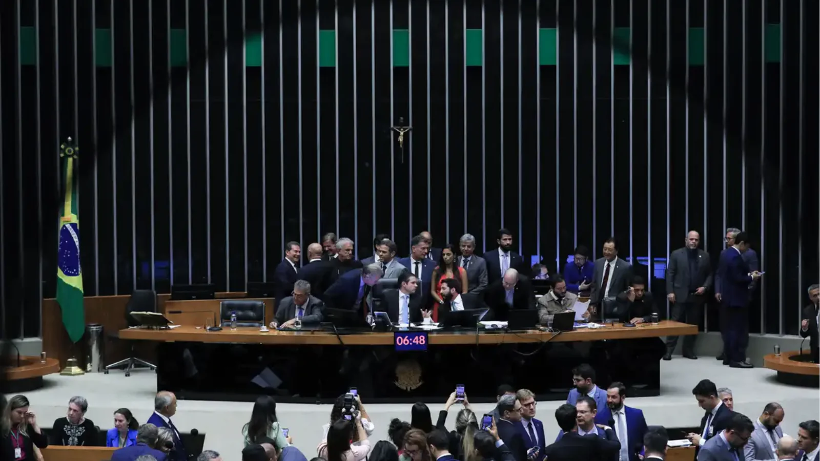 Câmara aprova urgência para PL que proíbe desconto automático no INSS
