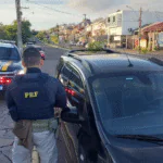 PRF prende foragido após fuga em carro clonado em Sapucaia do Sul