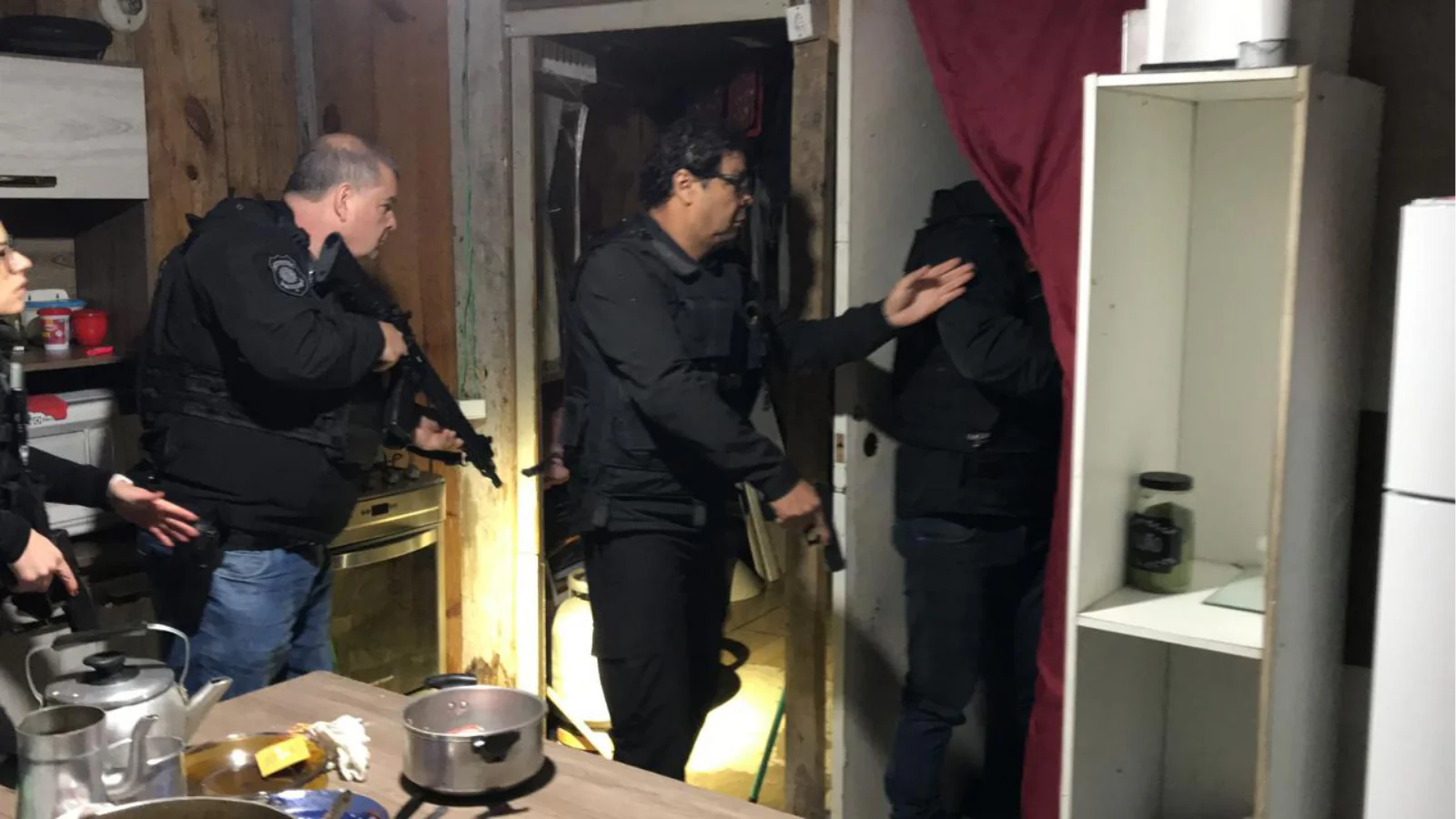 Operação Fim do Silêncio: Polícia Civil prende seis suspeitos por crimes sexuais e tortura de menores na Região Metropolitana