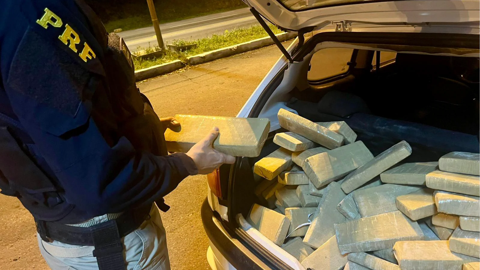 PRF prende dois traficantes com mais de 100 quilos de maconha em Santa Maria