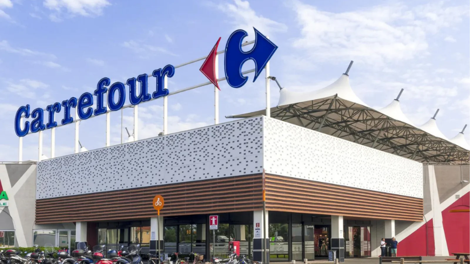 Justiça torna Carrefour réu por vazamento de óleo diesel em Santos