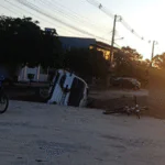 Carro cai em buraco de obra da Prefeitura de Arambaré
