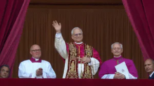 Cardeal americano Robert Francis Prevost é eleito Papa e adota o nome de Leão XIV