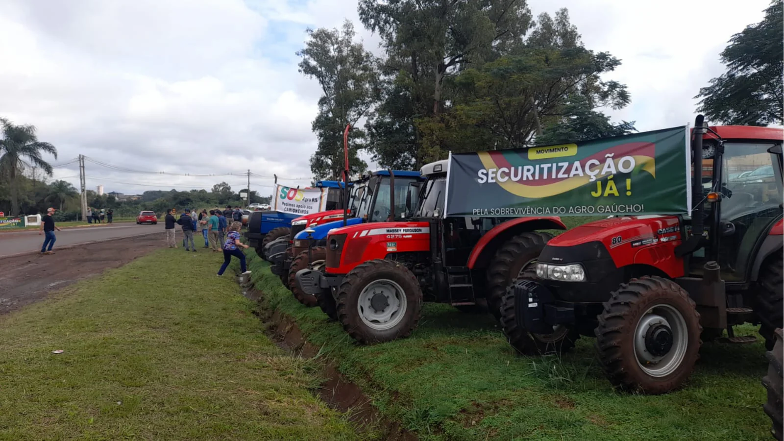 Crise no Agro: produtores do RS param estradas e marcam paralisação geral
