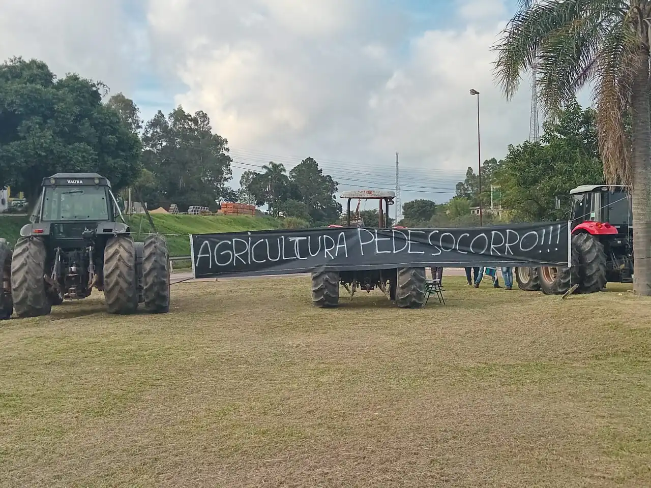 Agricultores realizam protesto em Tapes por renegociação de dívidas com o governo federal