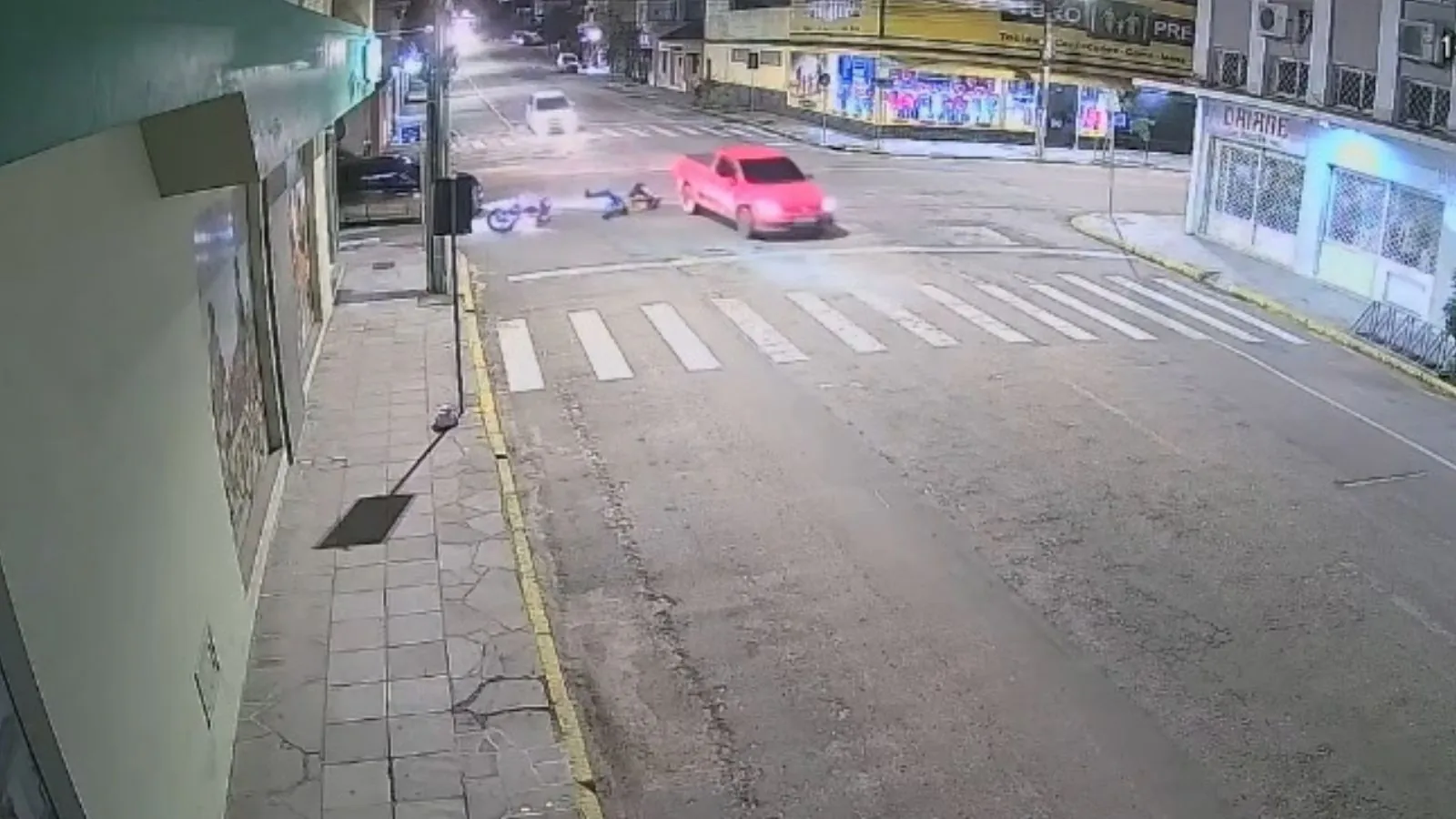 Motorista foge após acidente com duas pessoas feridas em Camaquã