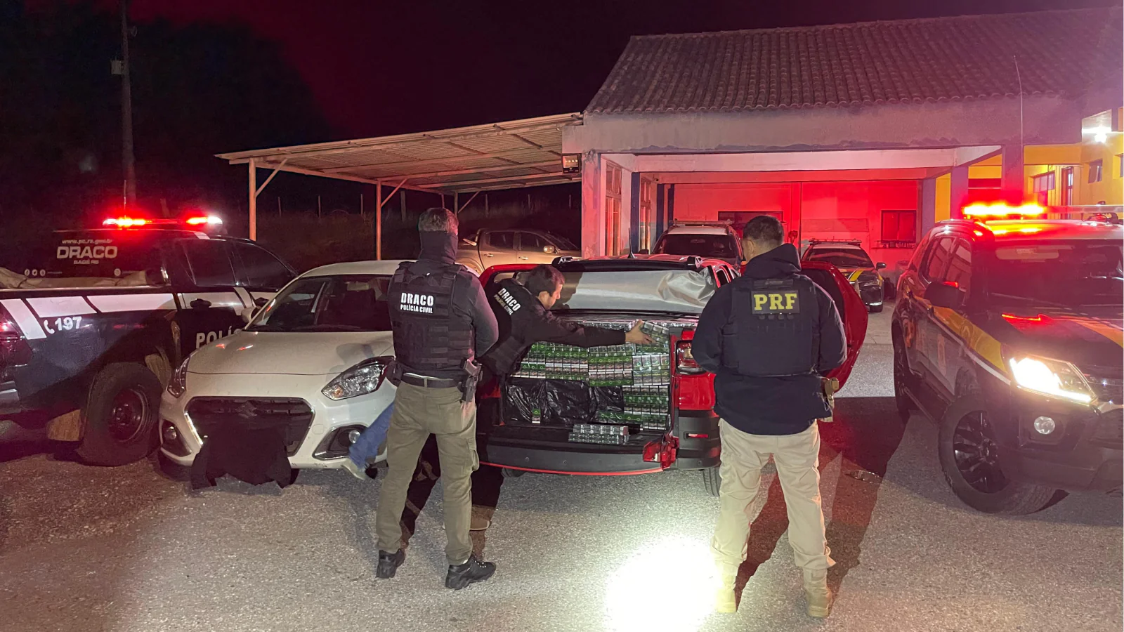 PRF prende quatro uruguaios com caminhonete carregada com cigarros contrabandeados em Bagé