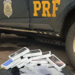 PRF flagra homem transportando celulares escondidos em estepe
