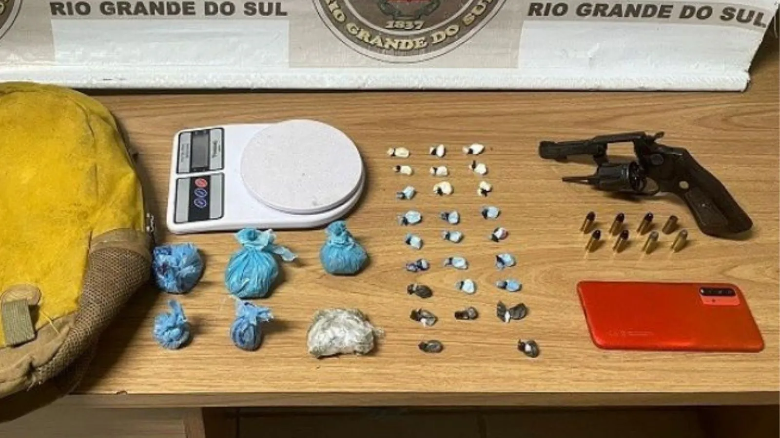 Arma e drogas são apreendidas com adolescente em Sentinela do Sul
