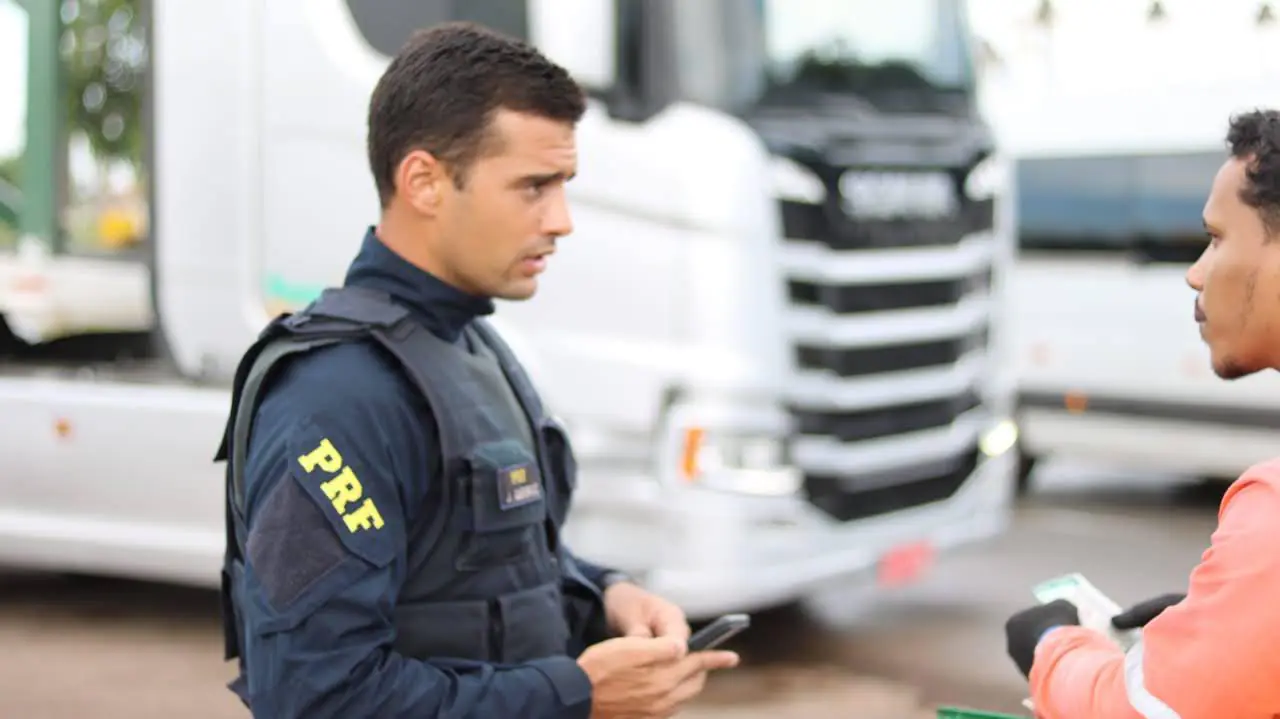 PRF destaca atuação preventiva e reforça combate ao tráfico e excesso de carga nas rodovias do Sul