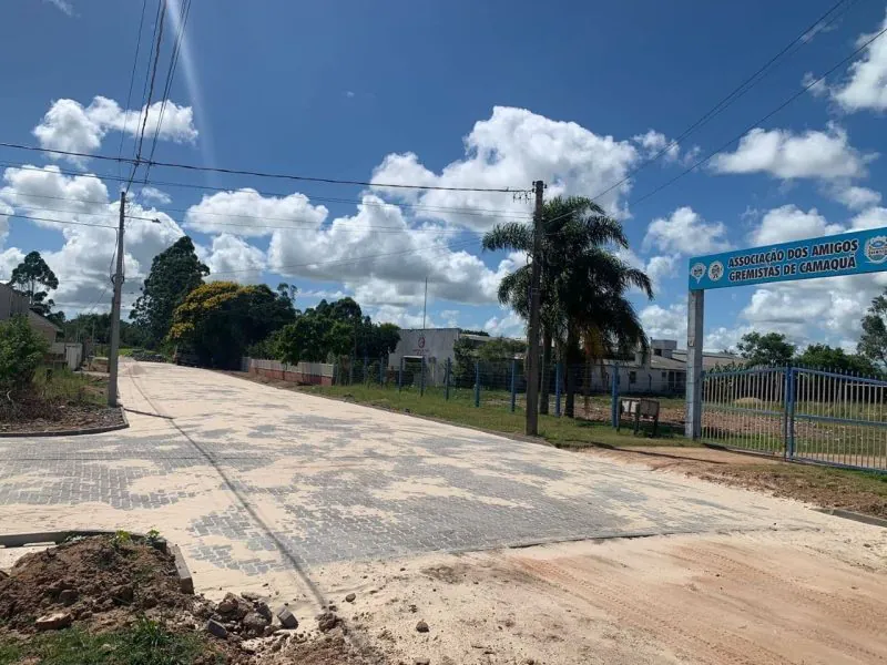 Residencial Arroio Duro em Camaquã recebe calçamento e quebra-molas