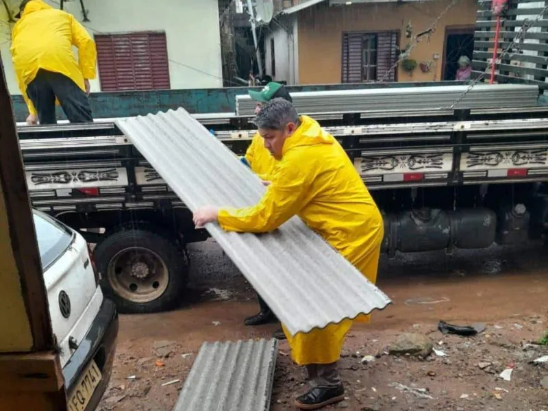 Mais de 3 mil telhas distribuídas em Camaquã para reconstrução de casas