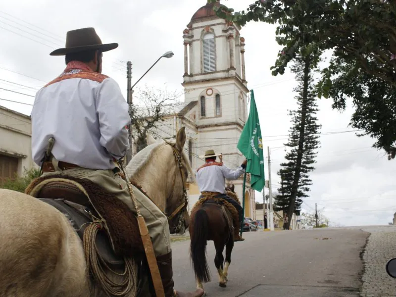 Camaquã: Desfile Farroupilha reúne tradição e cultura nesta sexta-feira