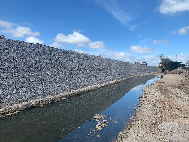 Camaquã: construção de ruas laterais intensifica obras de duplicação da BR-116