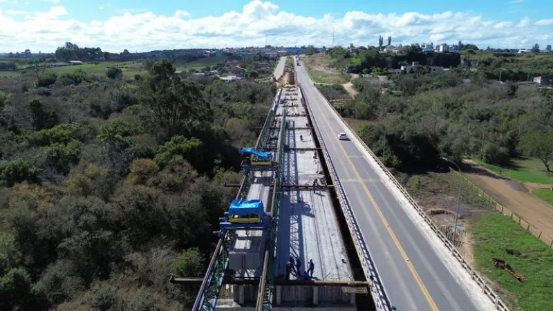 Obras da nova ponte sobre o Rio Camaquã avançam em Cristal