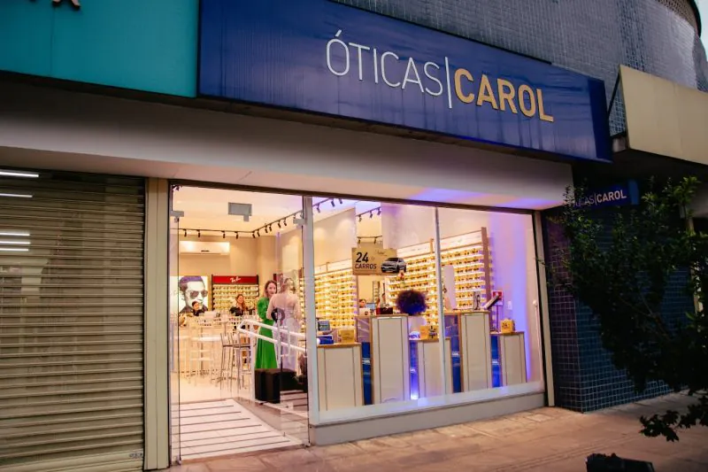 Óticas Carol reinaugura loja em Camaquã